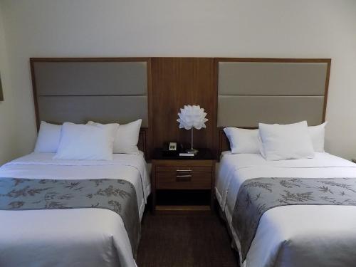 Habitación Cuádruple con baño privado del hotel Americana Inn. Foto 3