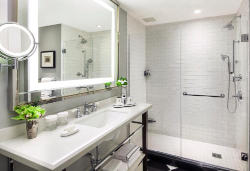 Habitación Doble Clásica con 2 camas dobles del hotel InterContinental The Barclay New York