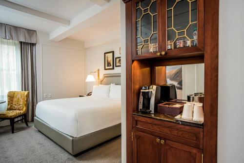 Habitación Doble Premium - Planta Alta - cama extragrande del hotel InterContinental The Barclay New York. Foto 3