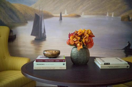 Habitación Clásica con cama extragrande del hotel InterContinental The Barclay New York. Foto 1