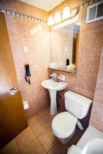 Habitación Estándar con 2 camas dobles del hotel Belvedere. Foto 3