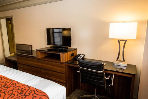 Habitación Superior con cama extragrande del hotel Belvedere. Foto 1