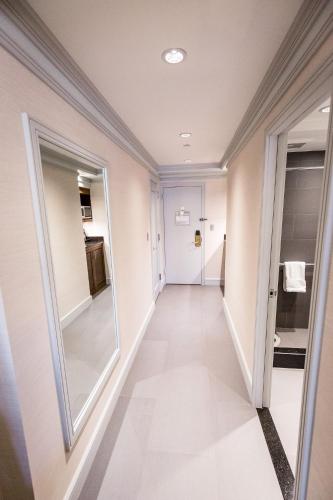 Habitación Superior con cama extragrande del hotel Belvedere. Foto 4