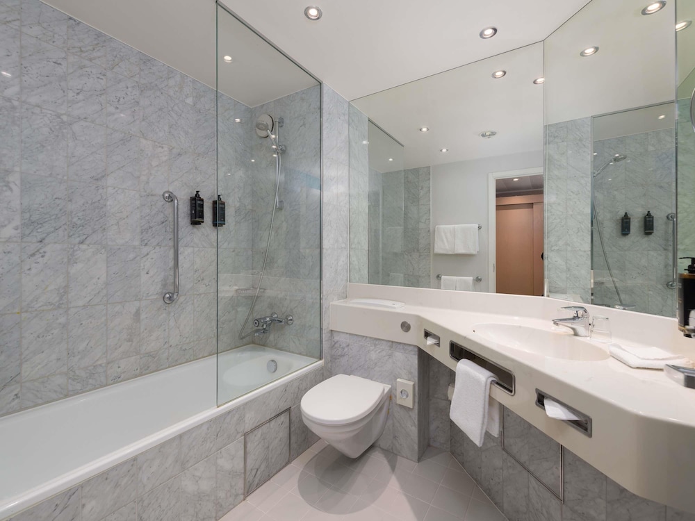 Habitación Superior con cama doble del hotel Mercure Hannover Oldenburger Allee. Foto 5