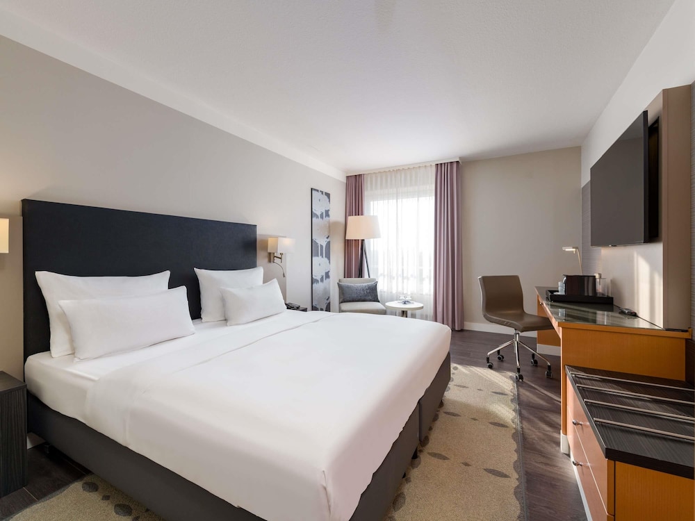Habitación Superior con cama doble del hotel Mercure Hannover Oldenburger Allee. Foto 6