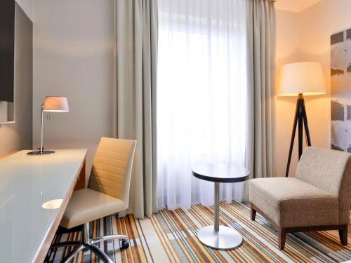 Habitación Superior con Dos Camas Individuales del hotel Mercure Hannover Oldenburger Allee. Foto 5