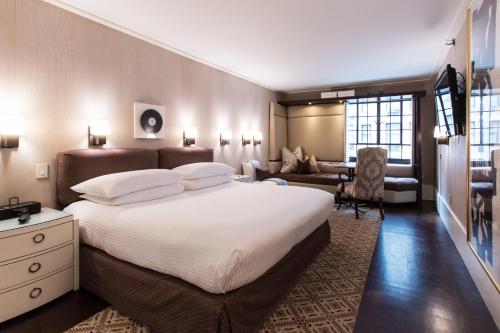 Habitación Doble de lujo (cama doble extra grande) del hotel City Club. Foto 1