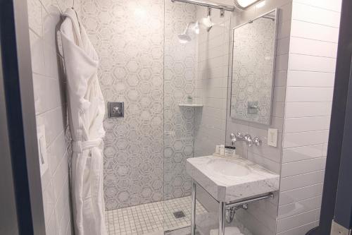 Suite Signature con 2 camas queen del hotel Edison. Foto 1