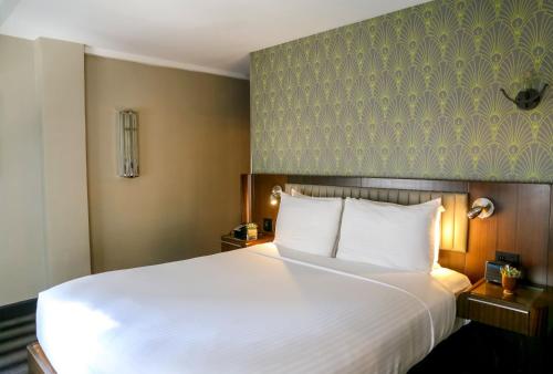 Signature - 1 cama queen del hotel Edison. Foto 2
