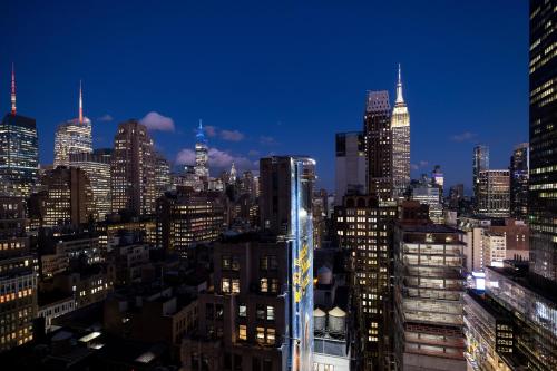 Habitación Estándar con vistas - 2 camas dobles del hotel The New Yorker, a Lotte Hotel. Foto 8