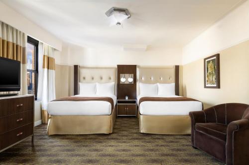 Habitación Estándar con 2 camas dobles del hotel The New Yorker, a Lotte Hotel. Foto 1