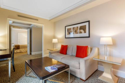 Suite Rockefeller con terraza - 1 cama King del hotel Omni Berkshire Place. Foto 1