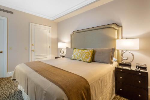 Suite Rockefeller - 1 cama King del hotel Omni Berkshire Place. Foto 3
