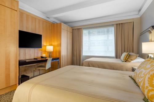 Habitación Premier apta para personas con movilidad reducida - 2 camas dobles del hotel Omni Berkshire Place. Foto 6