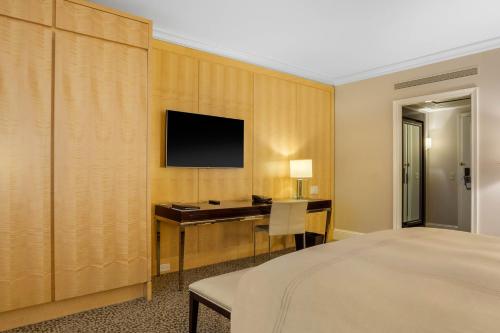 Habitación Premier con vista a la ciudad - 1 cama King del hotel Omni Berkshire Place. Foto 1