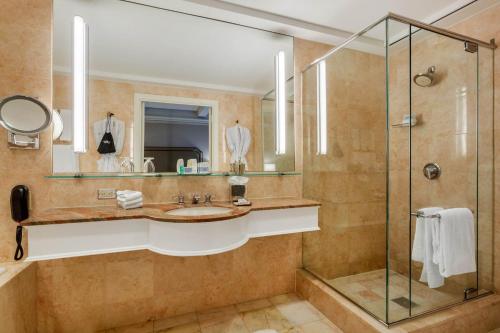 Suite Madison Executive - 1 cama King del hotel Omni Berkshire Place. Foto 2