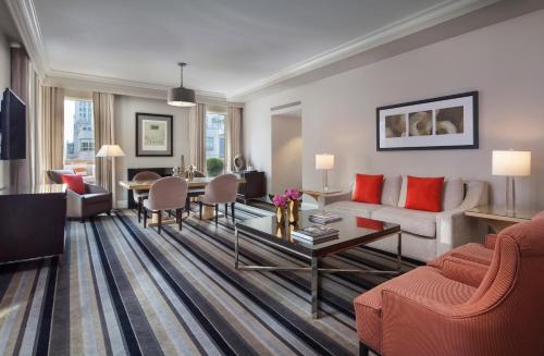 Suite Rodgers and Hammerstein de Lujo - 1 cama King del hotel Omni Berkshire Place. Foto 4