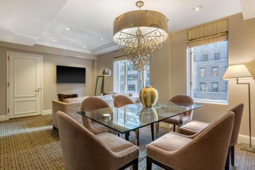 Suite Catedral - 1 cama King del hotel Omni Berkshire Place. Foto 2