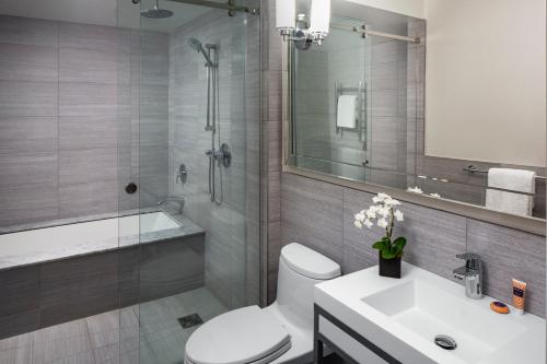 Suite Estudio con cama extragrande del hotel Park South. Foto 1
