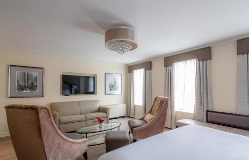 Suite Estudio con cama extragrande del hotel Park South. Foto 3
