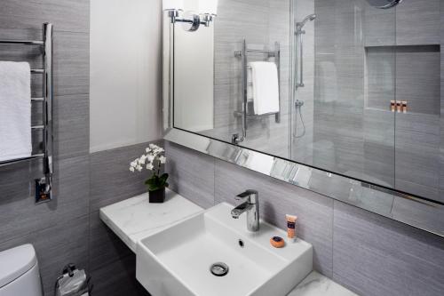 Habitación Doble con vistas a la ciudad - 2 camas dobles del hotel Park South. Foto 1