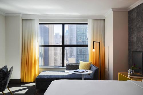 Habitación adaptada para personas con discapacidad auditiva - 1 cama extragrande - Planta superior del hotel Renaissance Times Square. Foto 2