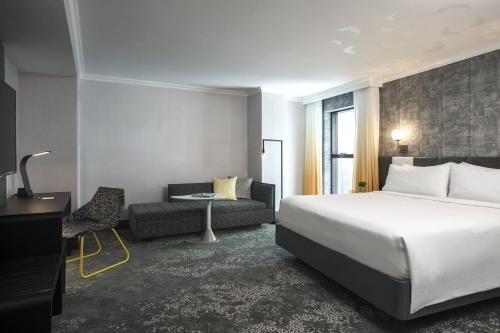 Habitación Doble de esquina con vistas a la ciudad - 1 cama extragrande del hotel Renaissance Times Square