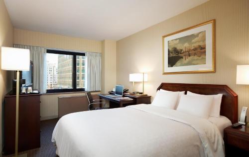 Habitación Estándar Queen del hotel Crowne Plaza Manhattan Times Square by IHG. Foto 2