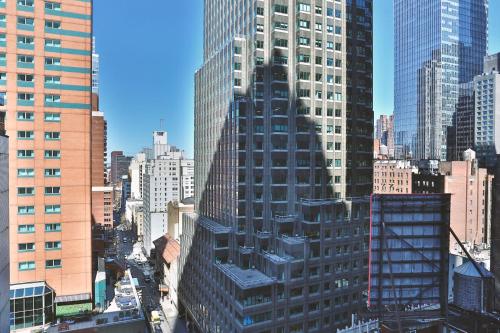 Habitación Estándar King del hotel Crowne Plaza Manhattan Times Square by IHG. Foto 2