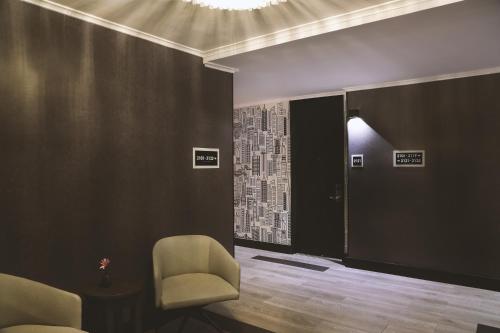 Habitación Premium Queen con 2 camas queen del hotel Crowne Plaza Manhattan Times Square by IHG. Foto 2