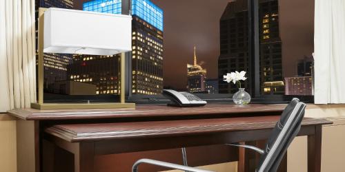 Habitación Doble Estándar con 2 camas dobles del hotel The Manhattan at Times Square