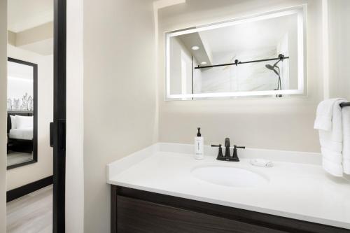 Habitación Premium del hotel The Manhattan at Times Square. Foto 1