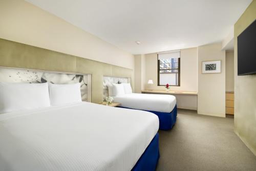Habitación Doble Estándar con 2 camas grandes del hotel Shoreham. Foto 1