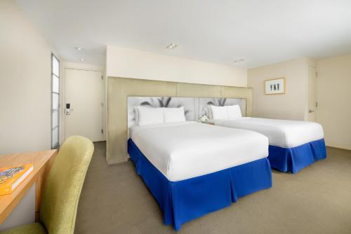 Habitación Deluxe con 2 camas grandes del hotel Shoreham. Foto 1