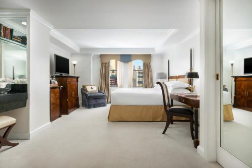 Habitación Executive con cama extragrande del hotel The Michelangelo - A Starhotel. Foto 2