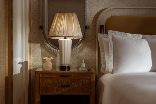 Habitación Grand Deluxe con 1 cama extragrande del hotel The Surrey. Foto 3