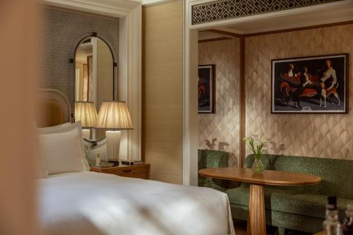 Habitación Executive con cama extragrande del hotel The Surrey. Foto 3