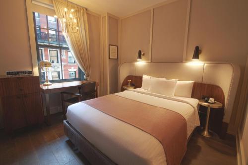 Habitación Superior - 1 cama grande del hotel THE EVELYN. Foto 3