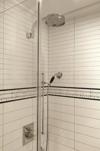 Habitación Doble Deluxe del hotel THE EVELYN. Foto 1