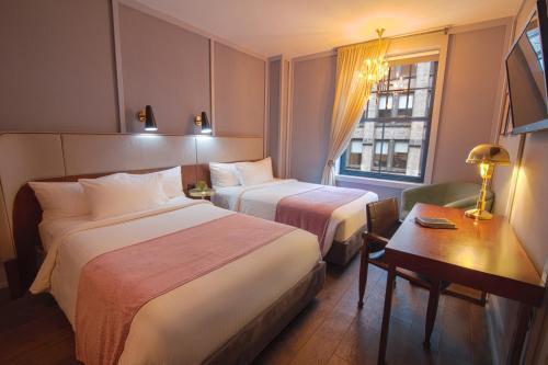 Habitación Doble Deluxe del hotel THE EVELYN. Foto 4