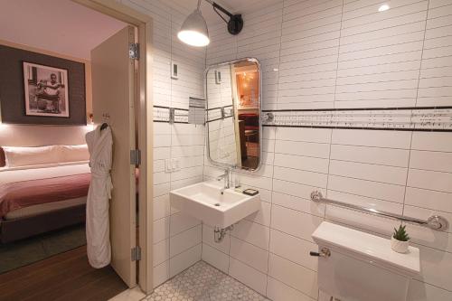 Habitación Deluxe adaptada para personas con discapacidad - 1 cama grande del hotel THE EVELYN