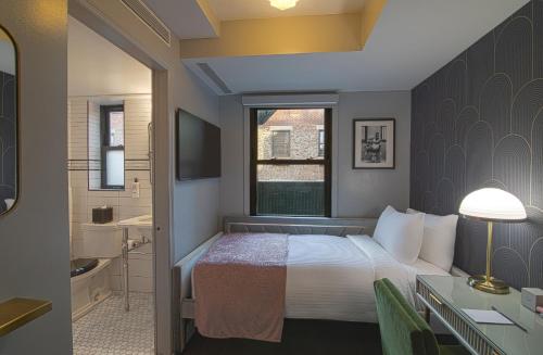 Habitación Superior con 1 cama individual del hotel THE EVELYN. Foto 3