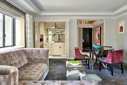 Suite Glamour de 1 dormitorio del hotel Loews Regency