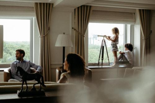Suite Grand con vistas al parque del hotel The Ritz Carlton New York - Central Park. Foto 3