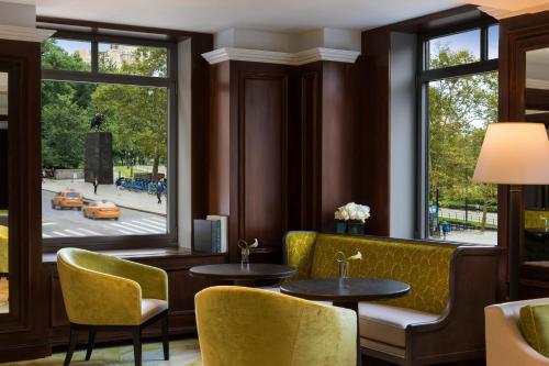 Suite Grand con vistas al parque y acceso al club lounge del hotel The Ritz Carlton New York - Central Park. Foto 4
