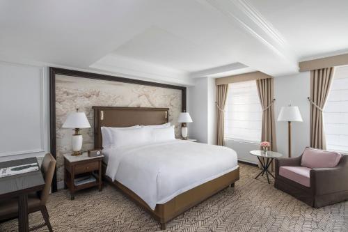 Deluxe Family Two - Bedroom Suite with No View del hotel The Ritz Carlton New York - Central Park. Foto 1