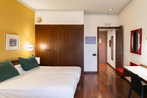 Habitación Triple del hotel America. Foto 1