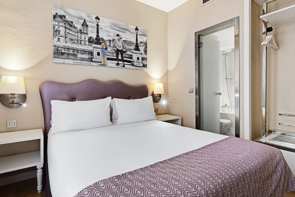 Habitación con 1 cama doble o 2 individuales del hotel Exe Paris Centre. Foto 3