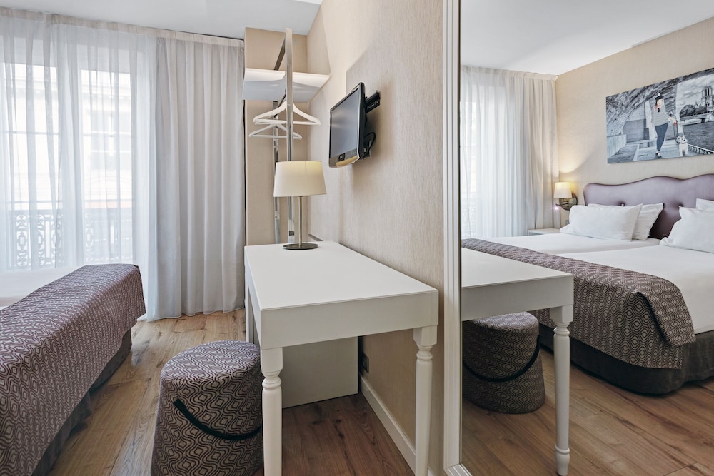 Habitación con 1 cama doble o 2 individuales del hotel Exe Paris Centre. Foto 5