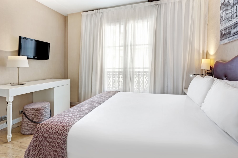 Habitación individual del hotel Exe Paris Centre. Foto 1